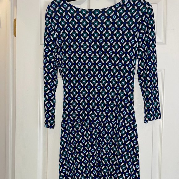 Geometric Print Dress with Waist Ruching and Flare Skirt - Picture 2 of 8